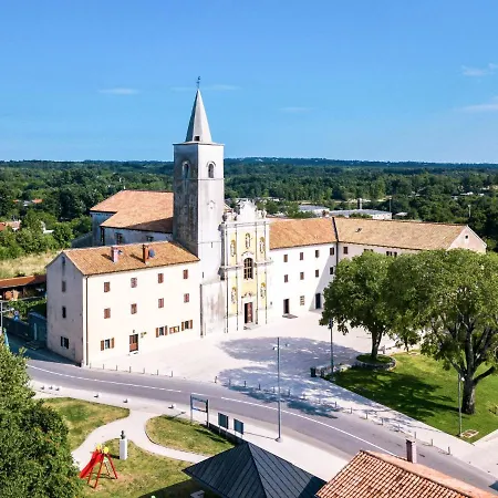 Semesterbostad Ana By Interhome Pazin