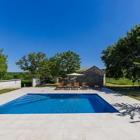Semesterbostad Ana By Interhome Pazin
