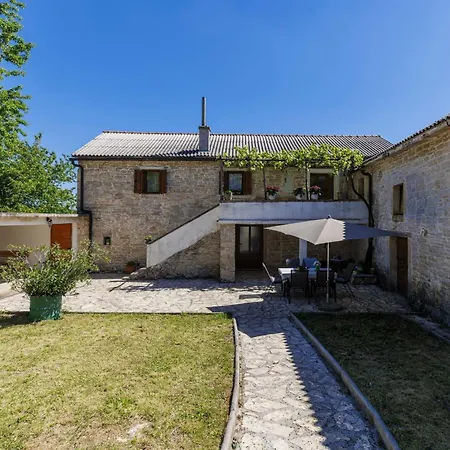 Ana - Pzn328 By Interhome * Pazin